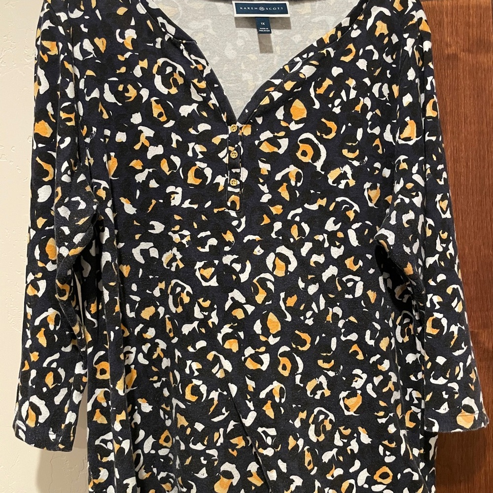 Karen Scott Women's Black and Gold Patterned Blouse